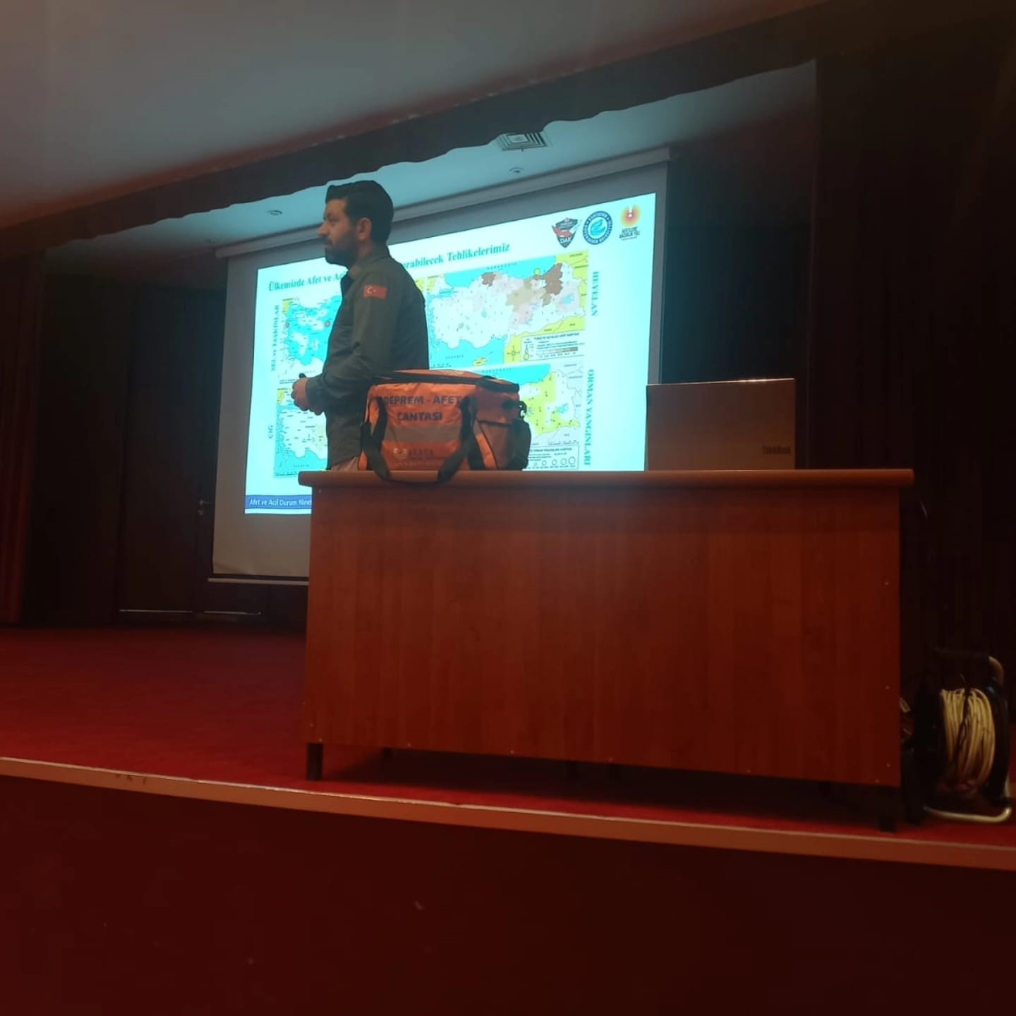 eskisehir-buyuksehir-belediyesi-personeline-afet-bilinci-ve-farkindalik-egitimi-verildi