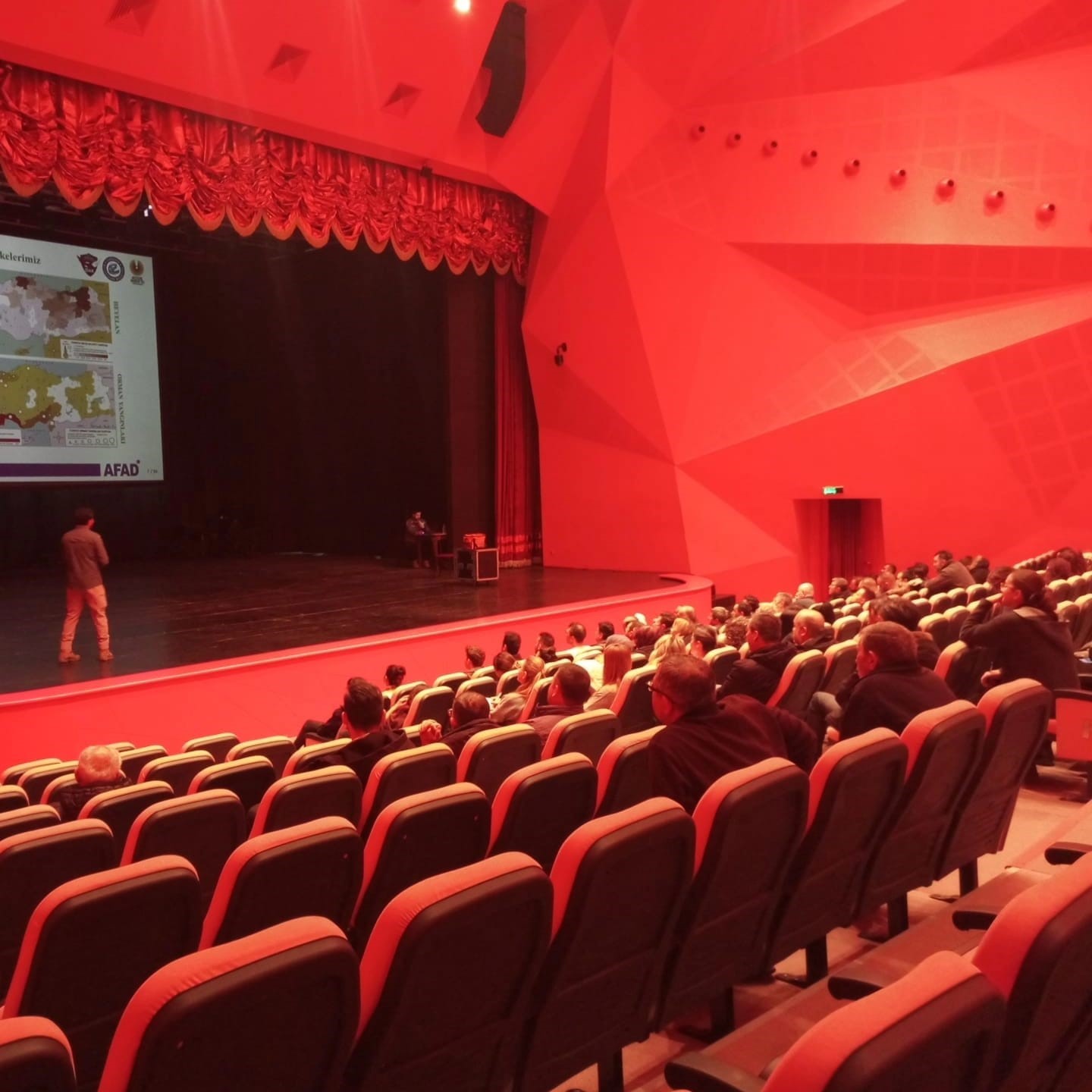 eskisehir-buyuksehir-belediyesi-personeline-afet-bilinci-ve-farkindalik-egitimi-verildi