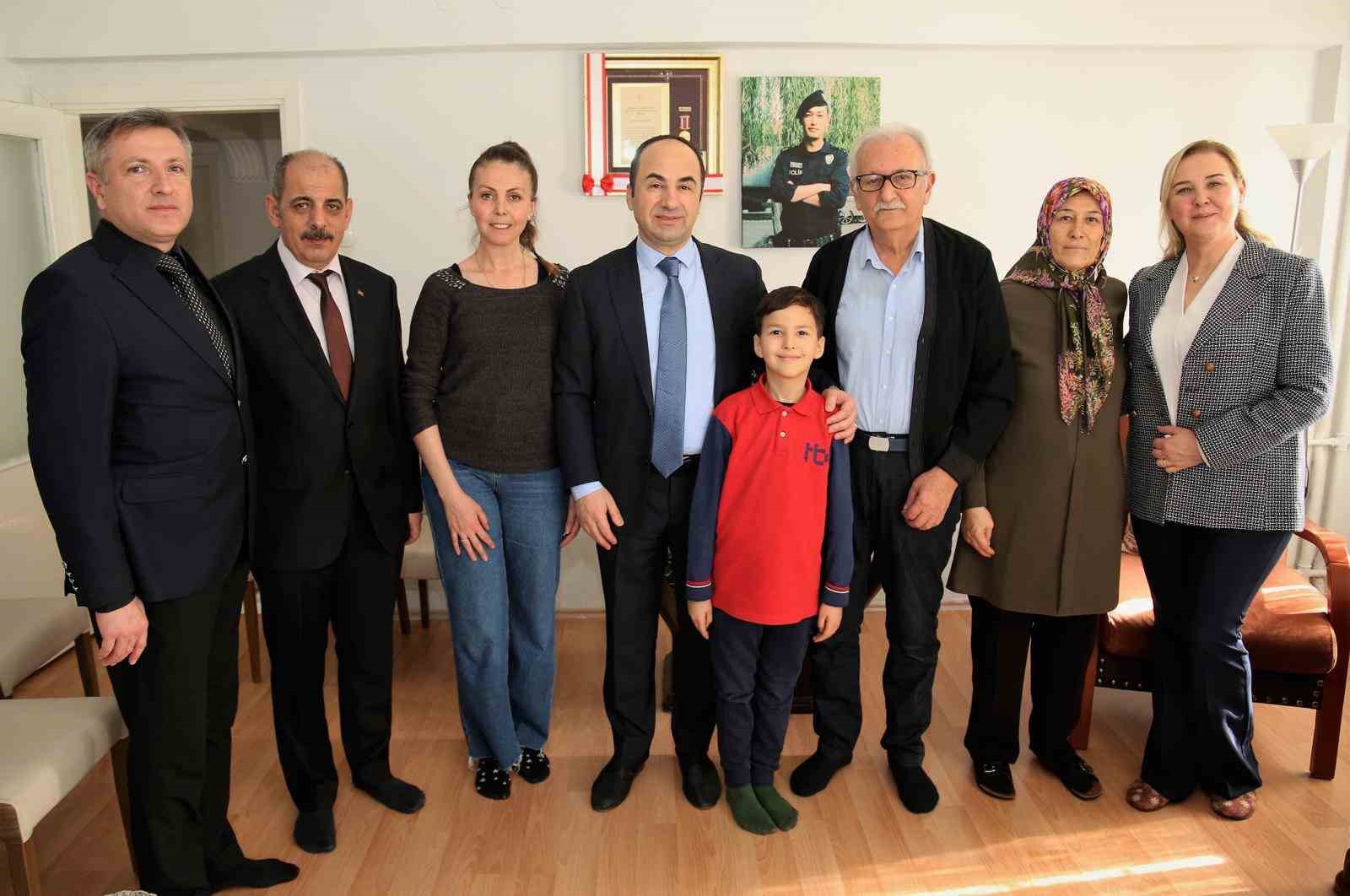 eskisehir-il-emniyet-muduru-yilmaz-sehit-ailelerini-ziyaret-etti