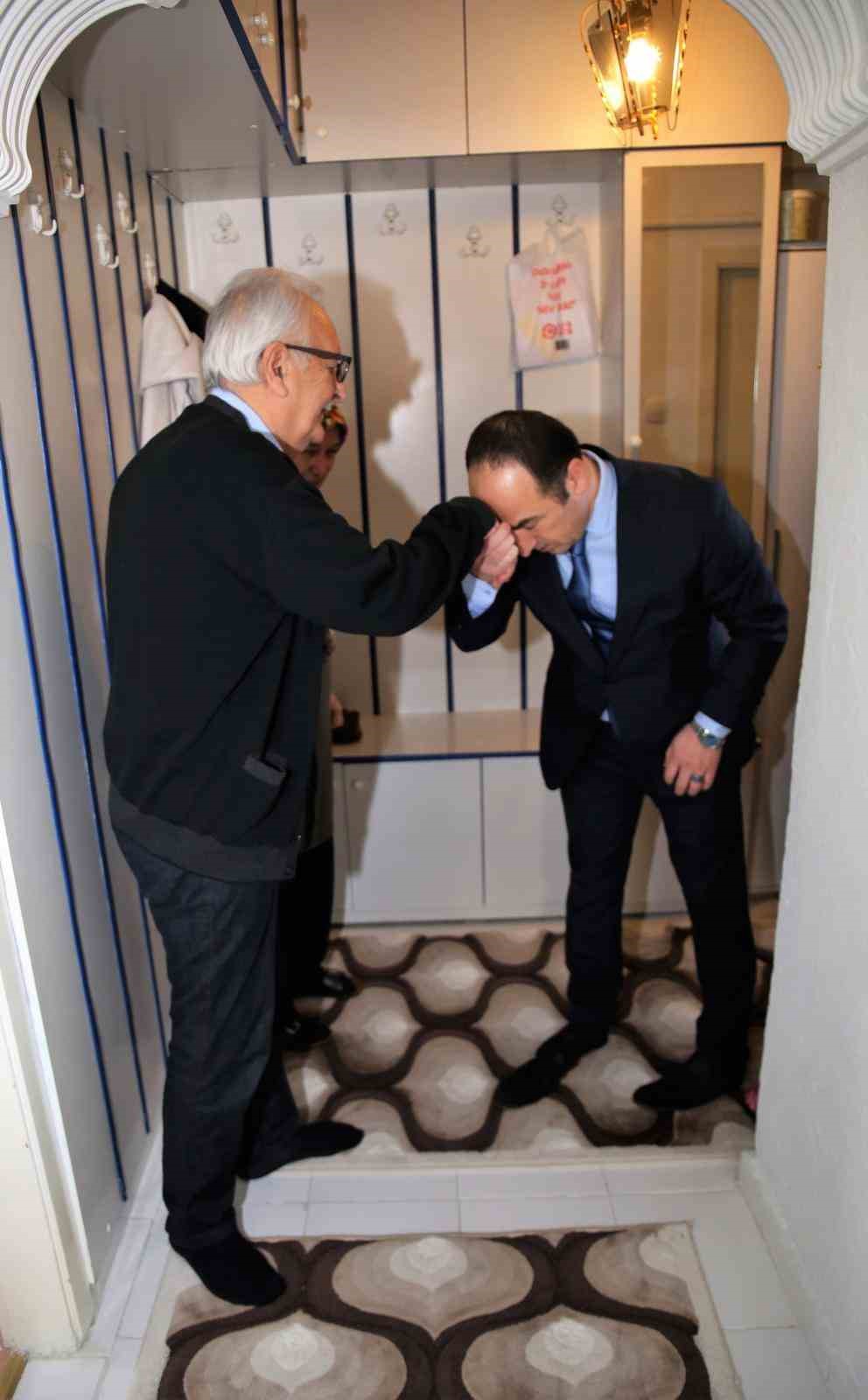 eskisehir-il-emniyet-muduru-yilmaz-sehit-ailelerini-ziyaret-etti