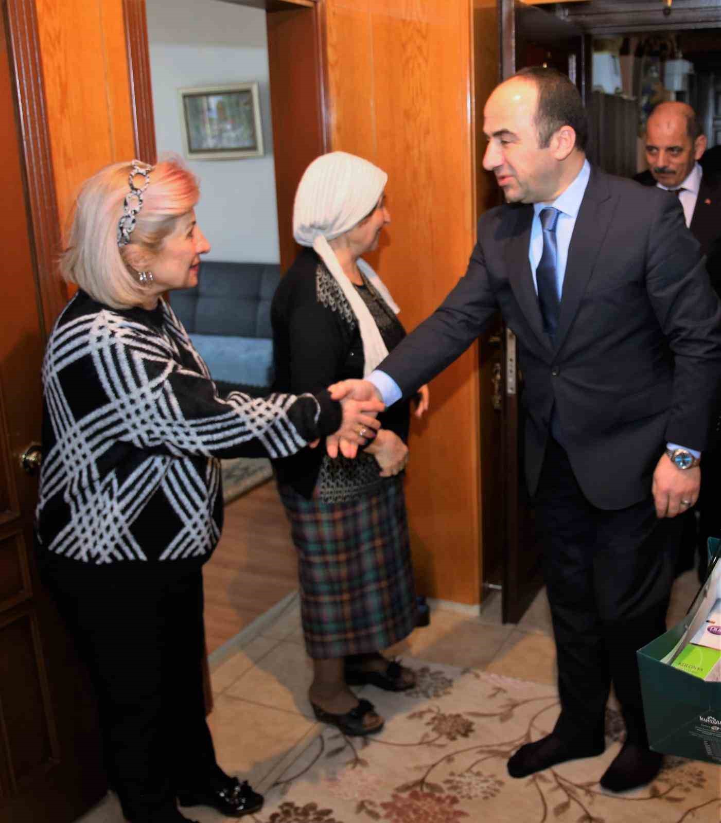 eskisehir-il-emniyet-muduru-yilmaz-sehit-ailelerini-ziyaret-etti