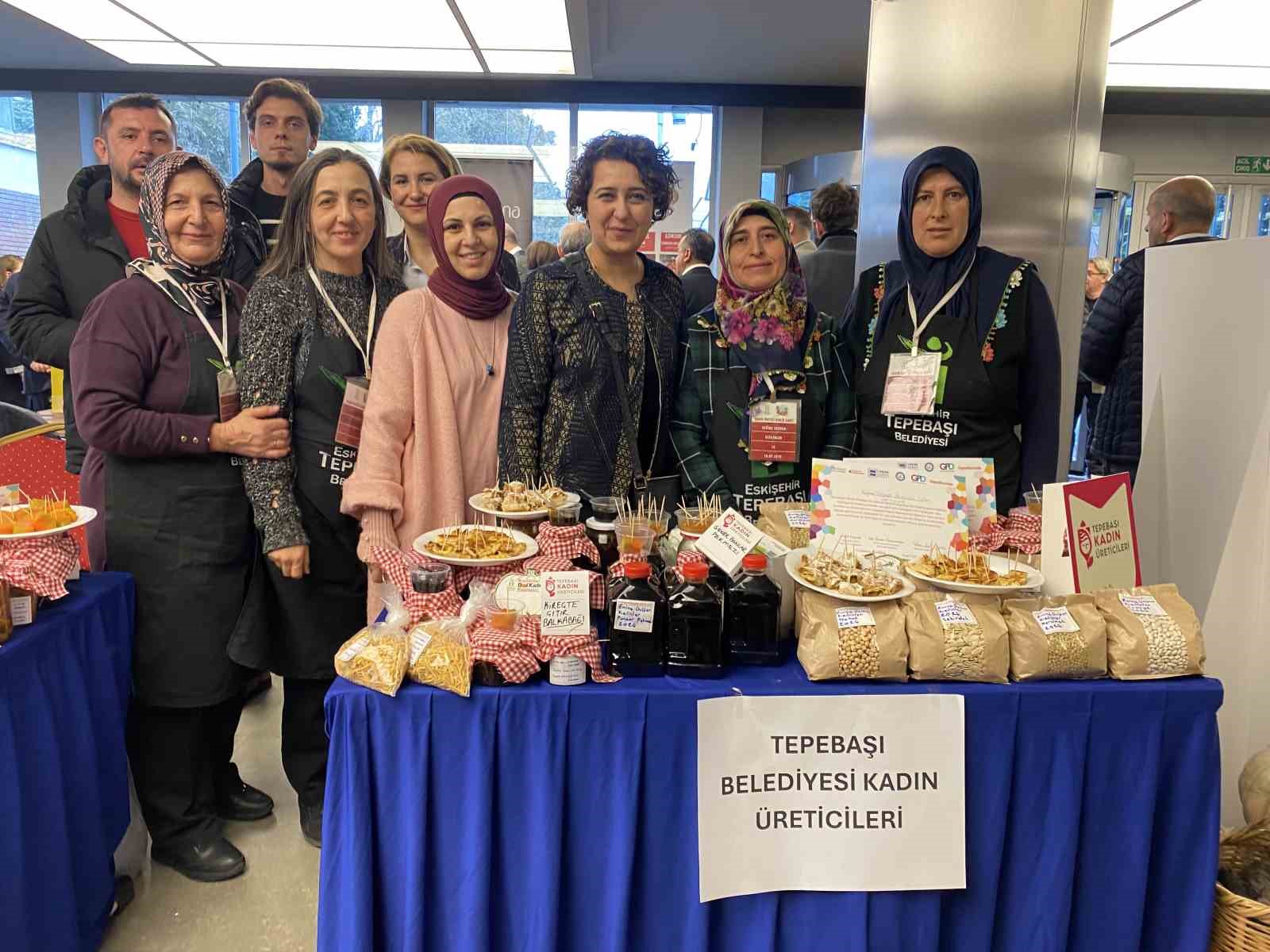 kadinlarin-kendi-emekleriyle-urettigi-urunler-alicilara-tanitildi