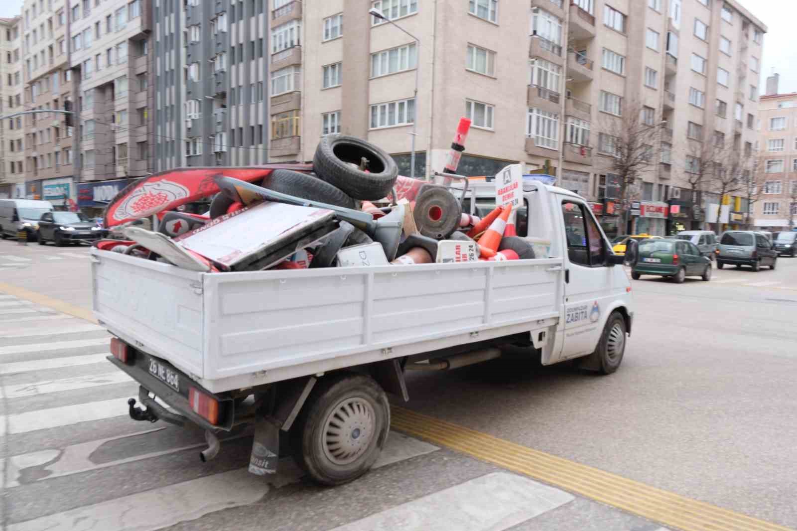 odunpazari-zabita-ekipleri-kaldirim-isgallerine-gecit-vermiyor