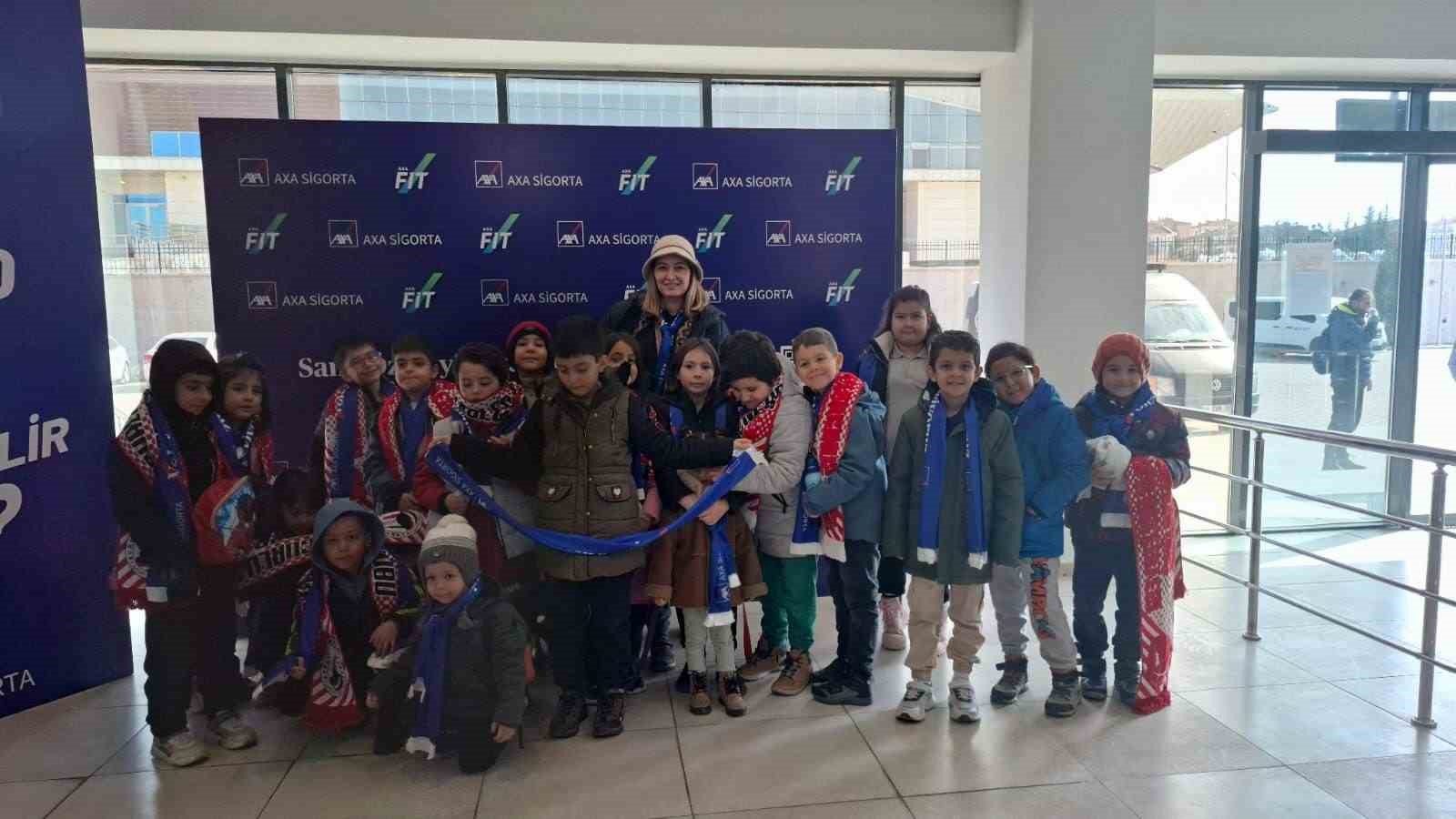 ogrenciler-erkekler-voleybol-1-lig-yukselme-maclarini-tribunden-takip-etti