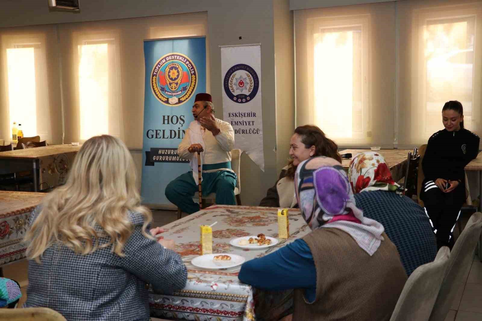 polis-ekipleri-14-subatta-huzurevi-sakinlerini-ziyaret-etti