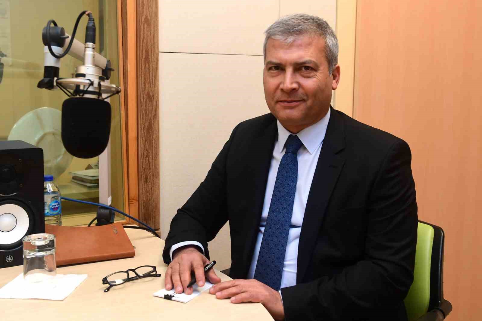 rektor-adiguzel-dunya-radyo-gununde-radyo-aya-konuk-oldu