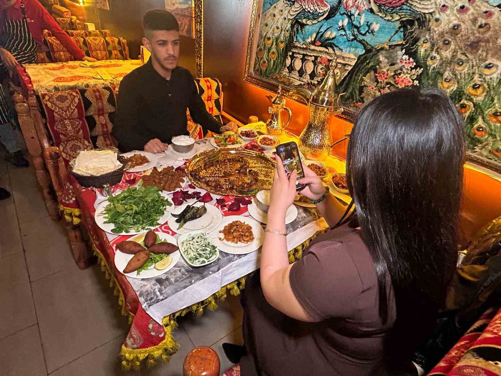 sevgiliye-cicek-yerine-ciger-kebap