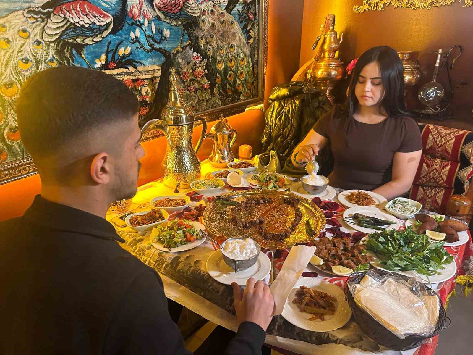 sevgiliye-cicek-yerine-ciger-kebap