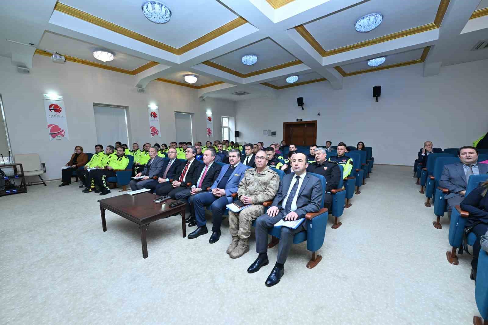 vali-aksoy-baskanliginda-egitimde-yeni-donem-tedbirleri-masaya-yatirildi