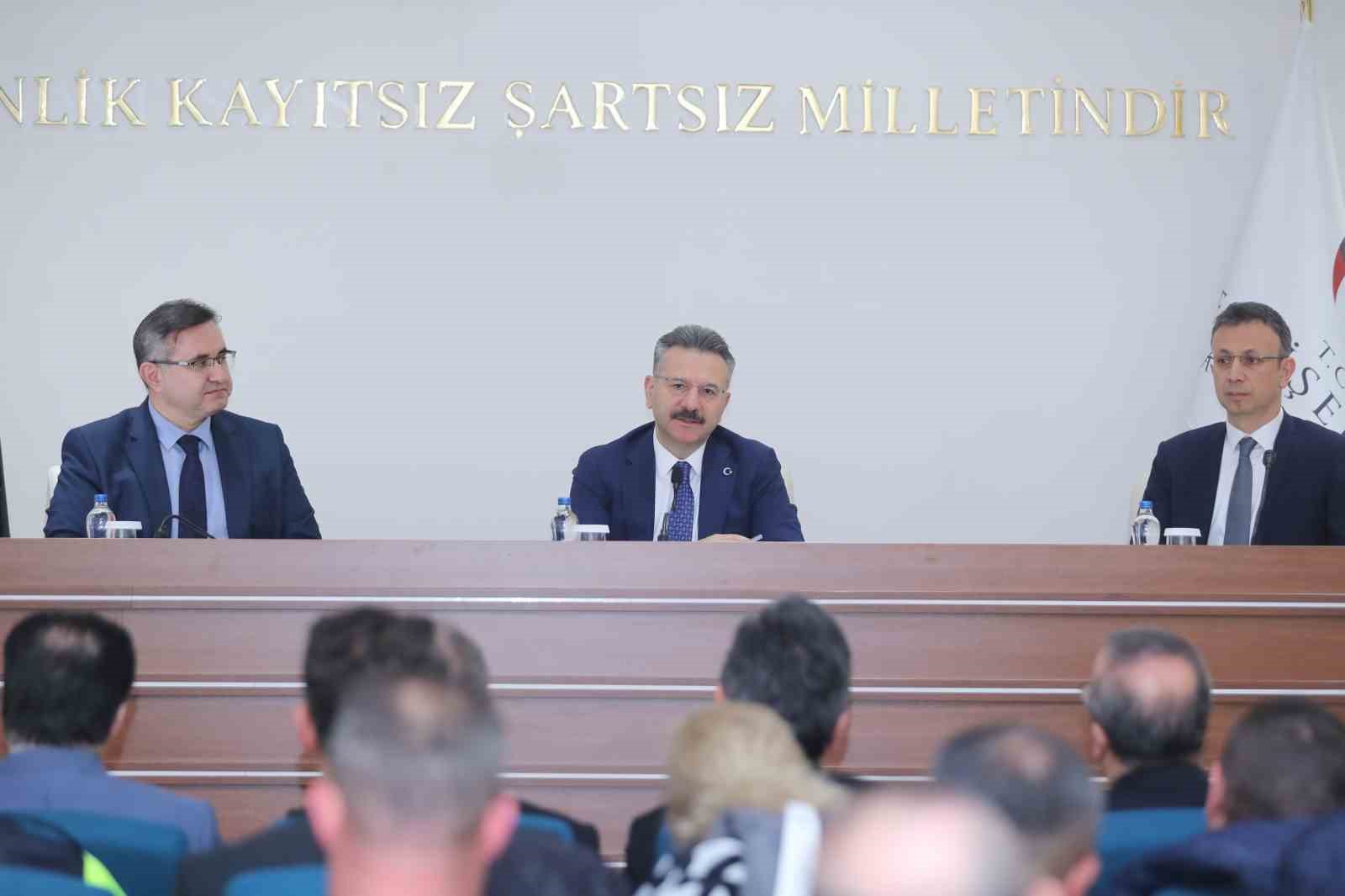 vali-aksoy-baskanliginda-egitimde-yeni-donem-tedbirleri-masaya-yatirildi