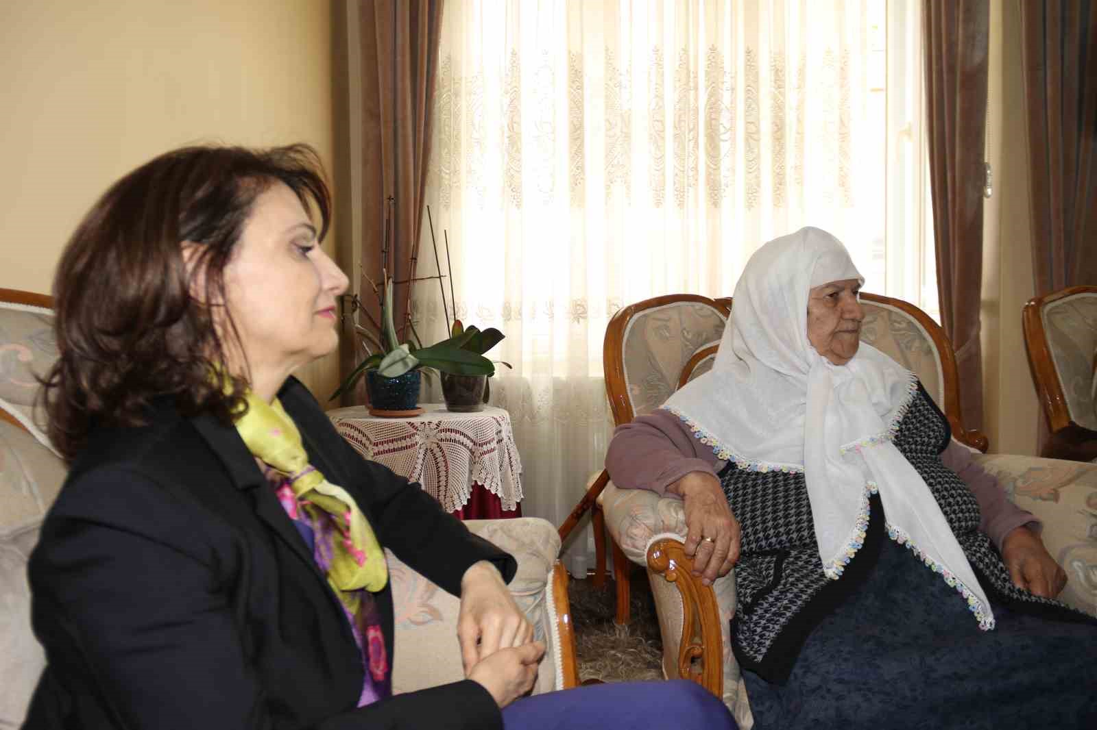 71-yillik-evli-ciftten-genclere-evlenin-tavsiyesi