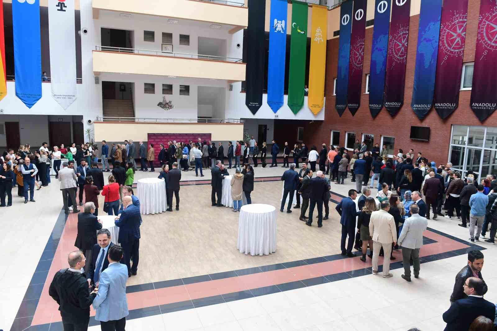 anadolu-universitesi-bayramlasma-toreninde-bir-araya-geldi