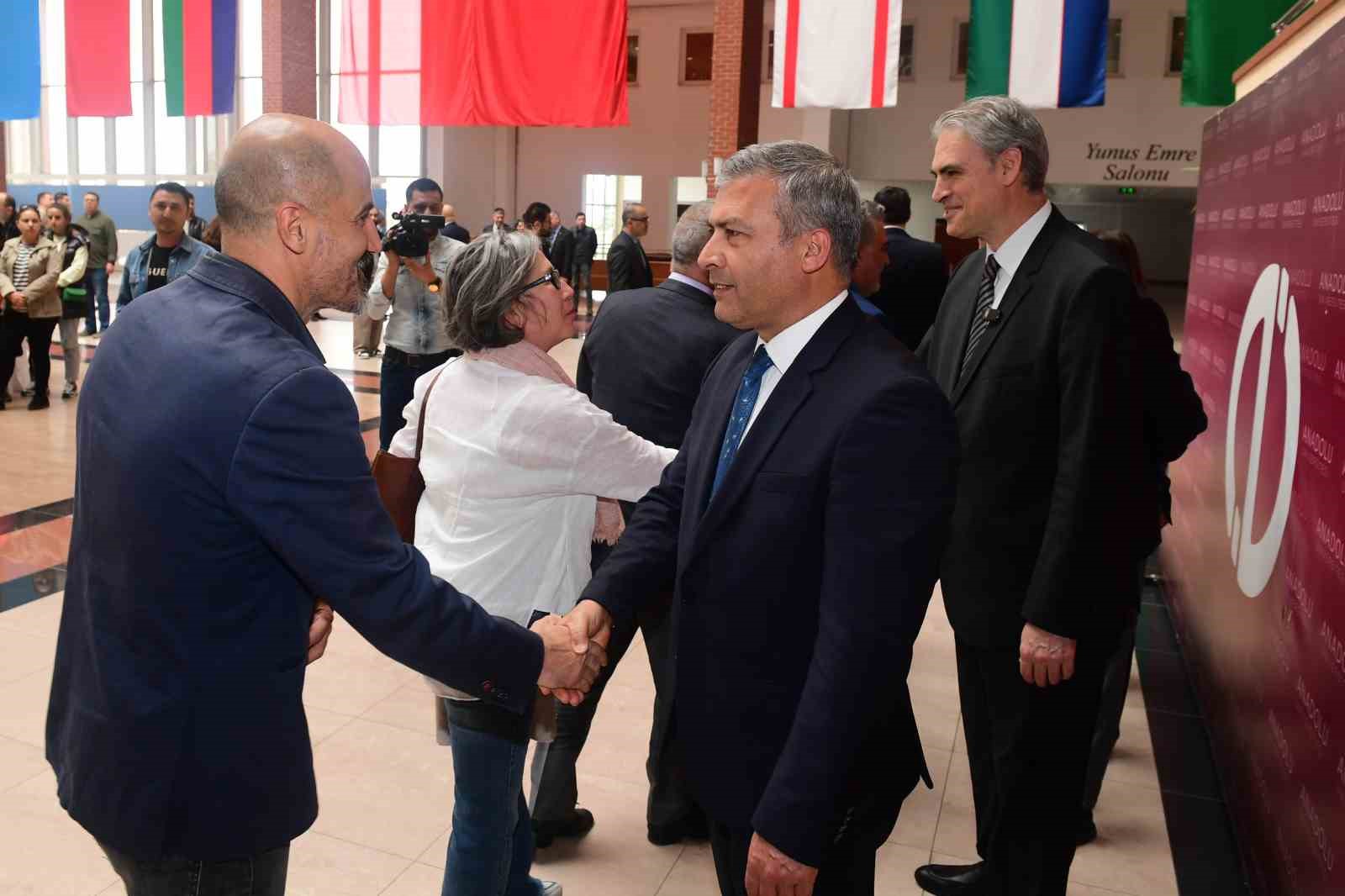 anadolu-universitesi-bayramlasma-toreninde-bir-araya-geldi