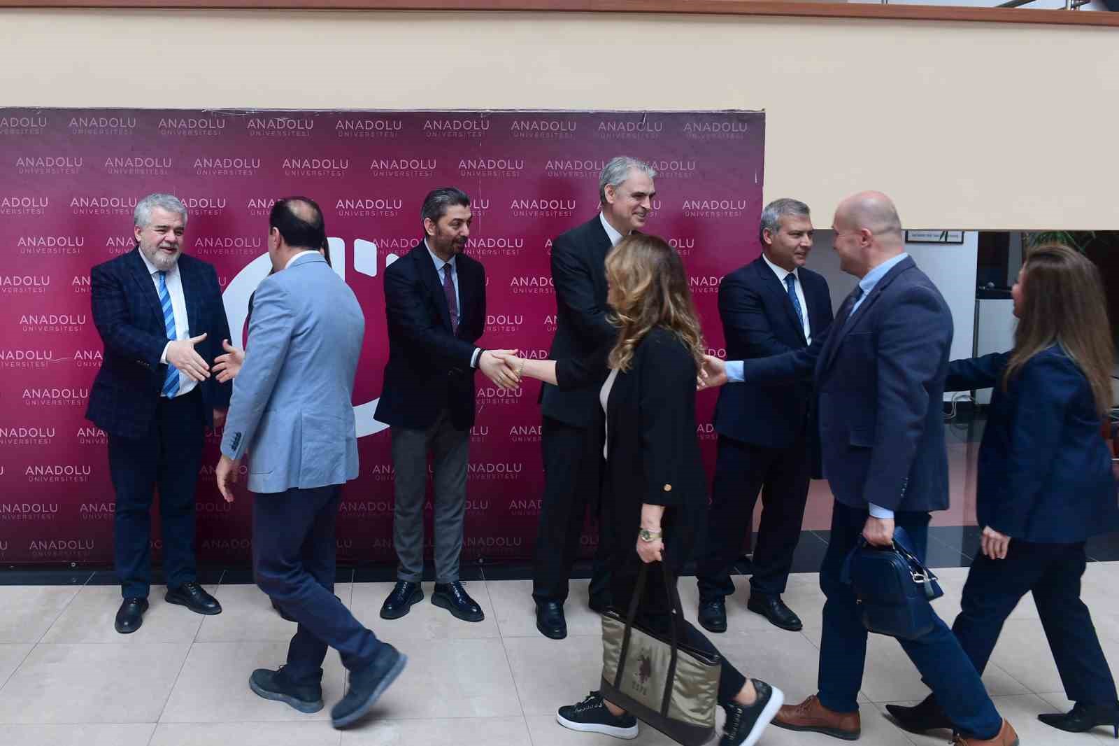 anadolu-universitesi-bayramlasma-toreninde-bir-araya-geldi