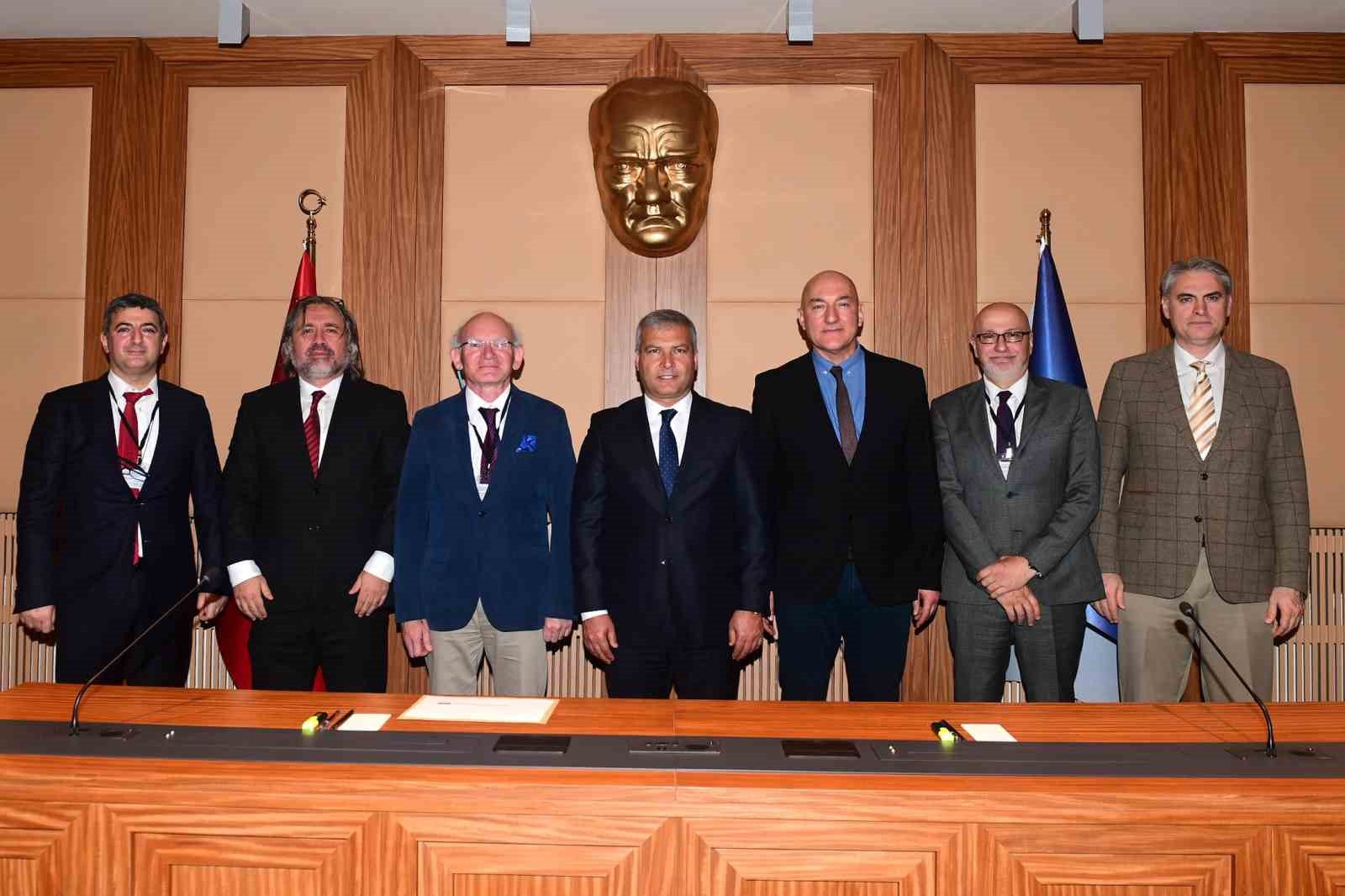 anadolu-universitesi-edebiyat-fakultesi-fedekten-5-yillik-akreditasyon-almaya-hak-kazandi