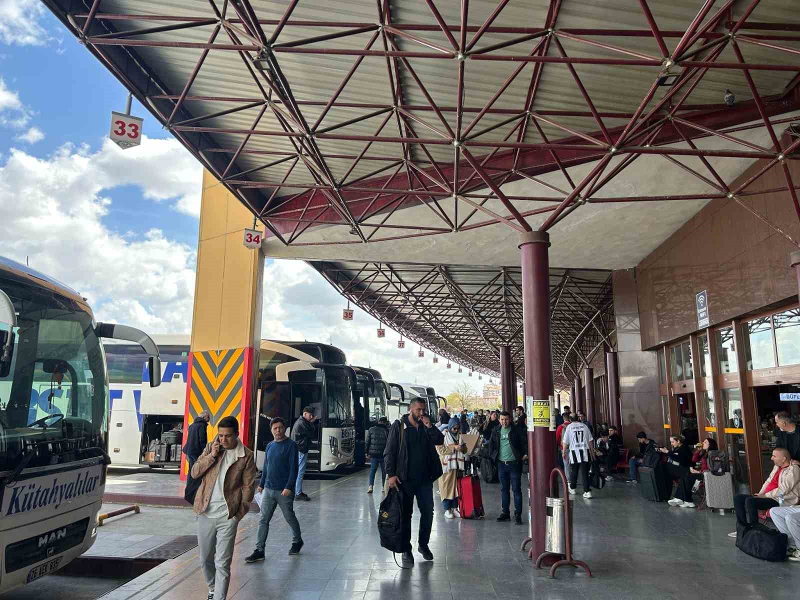 eskisehir-otogarinda-bayram-yogunlugu