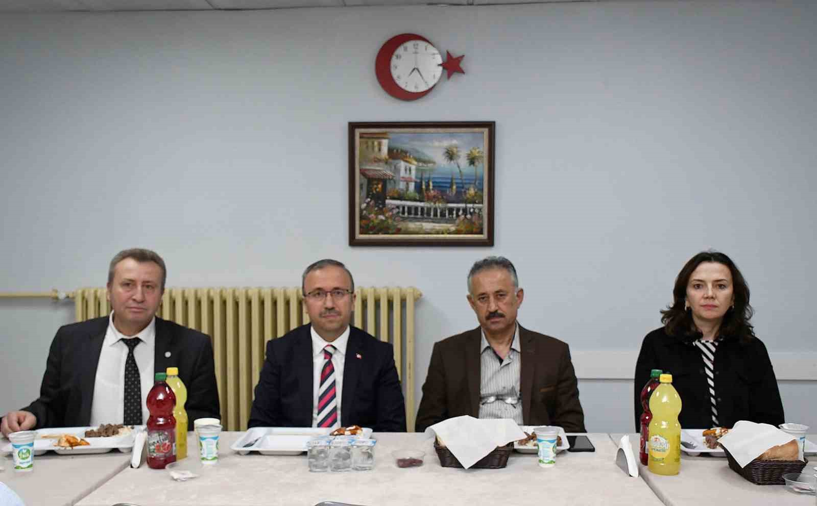 eskisehirde-ogrencilerle-iftar-programi-duzenlendi