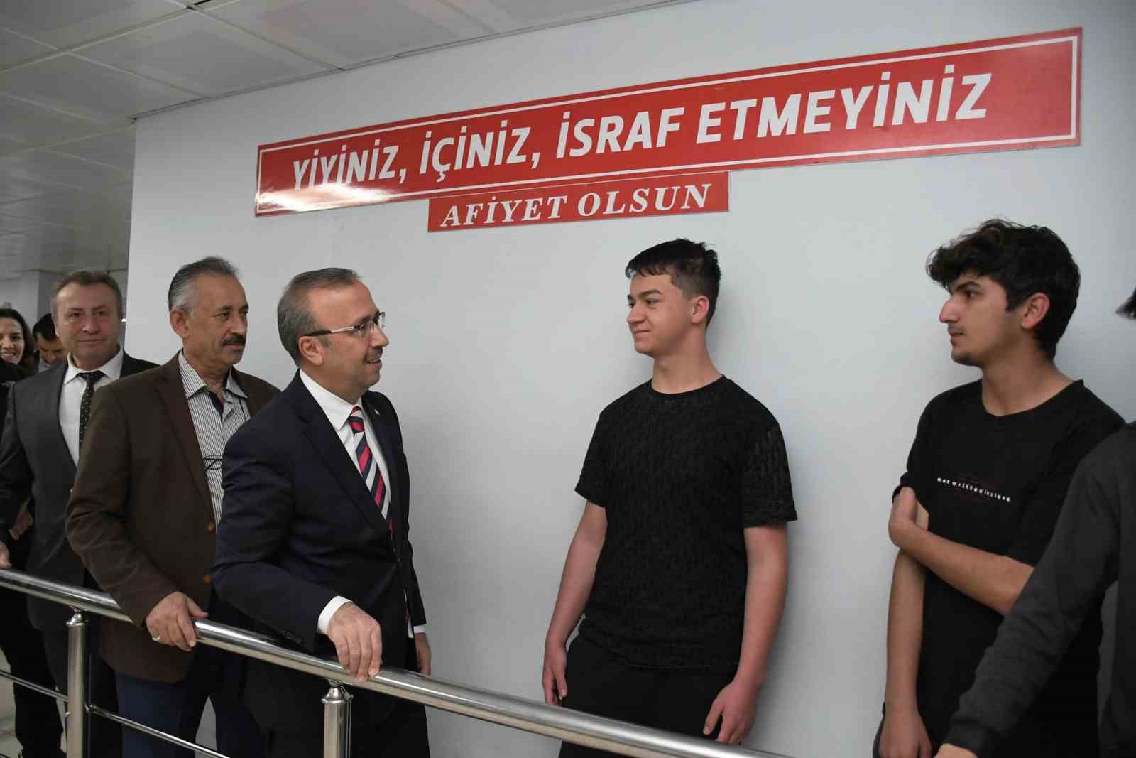 eskisehirde-ogrencilerle-iftar-programi-duzenlendi