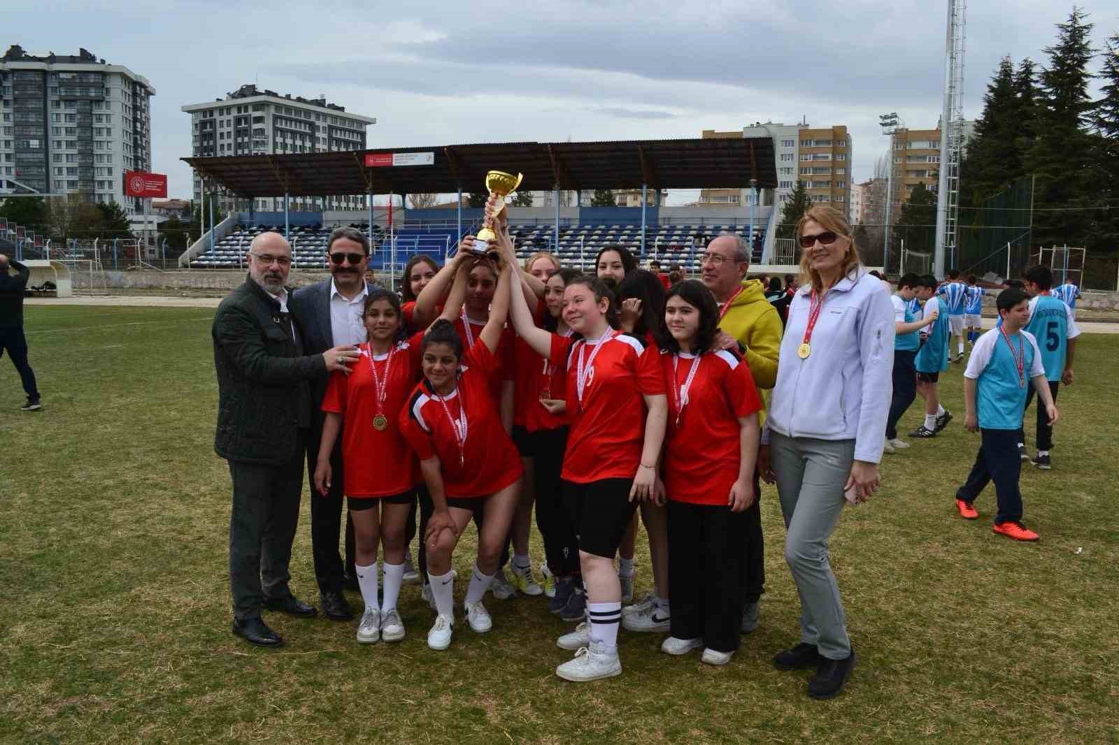 eskisehirde-okul-sporlari-ragbi-il-birinciligi-sona-erdi