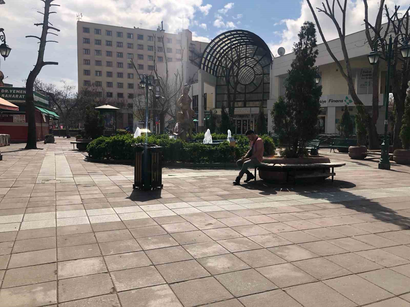 eskisehirde-ramazan-bayrami-nedeniyle-kent-merkezin-de-durgunluk-yasandi