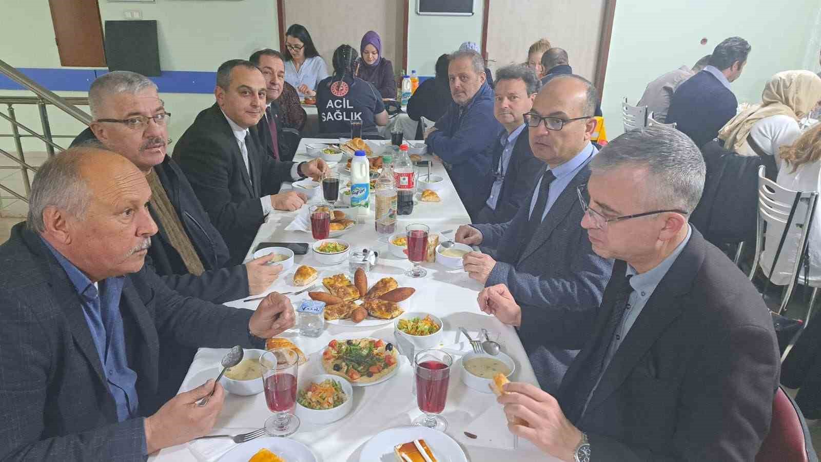 eskisehirde-saglik-calisanlari-iftarda-bulustu