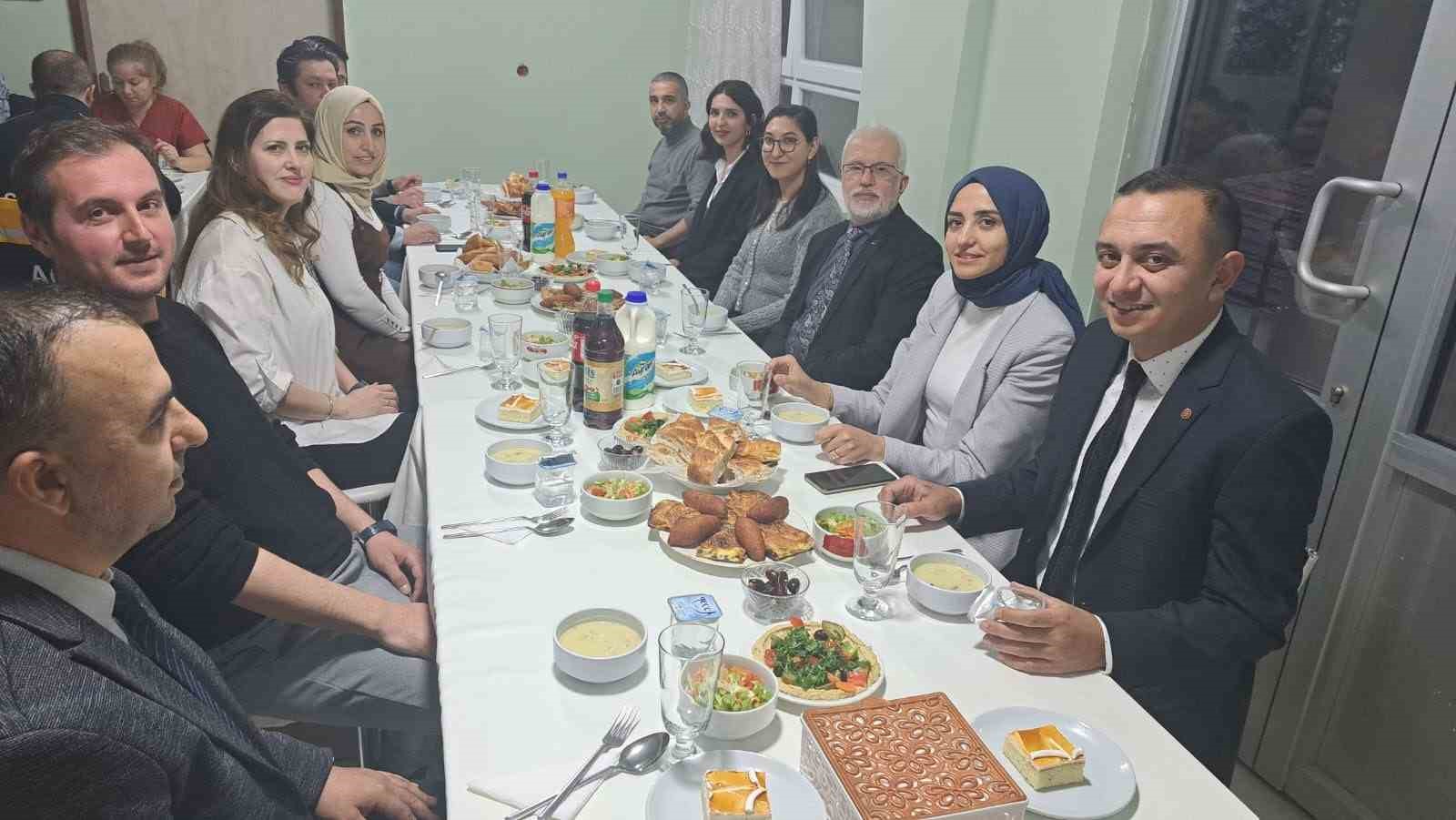 eskisehirde-saglik-calisanlari-iftarda-bulustu