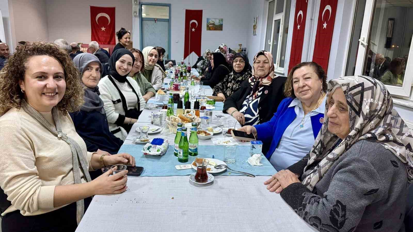 gaziler-ve-eslerinin-katilimiyla-iftarda-bir-araya-gelindi
