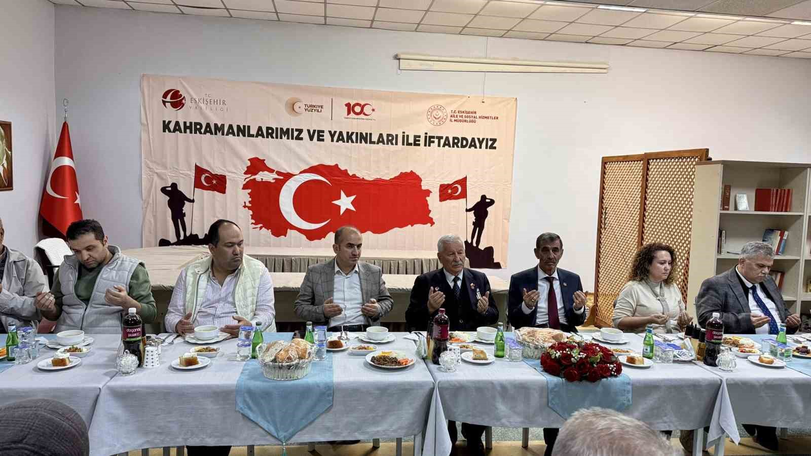 gaziler-ve-eslerinin-katilimiyla-iftarda-bir-araya-gelindi