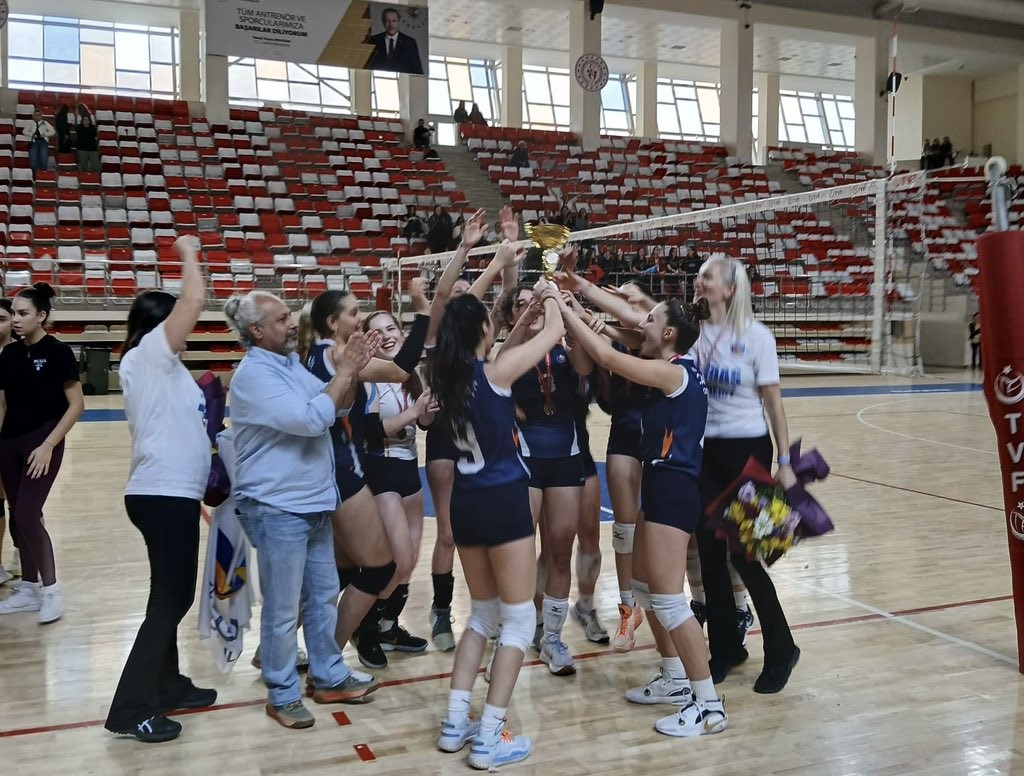 genc-b-kizlar-voleybol-final-heyecani-sona-erdi