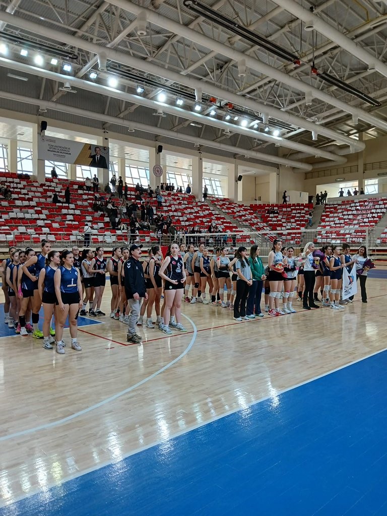 genc-b-kizlar-voleybol-final-heyecani-sona-erdi