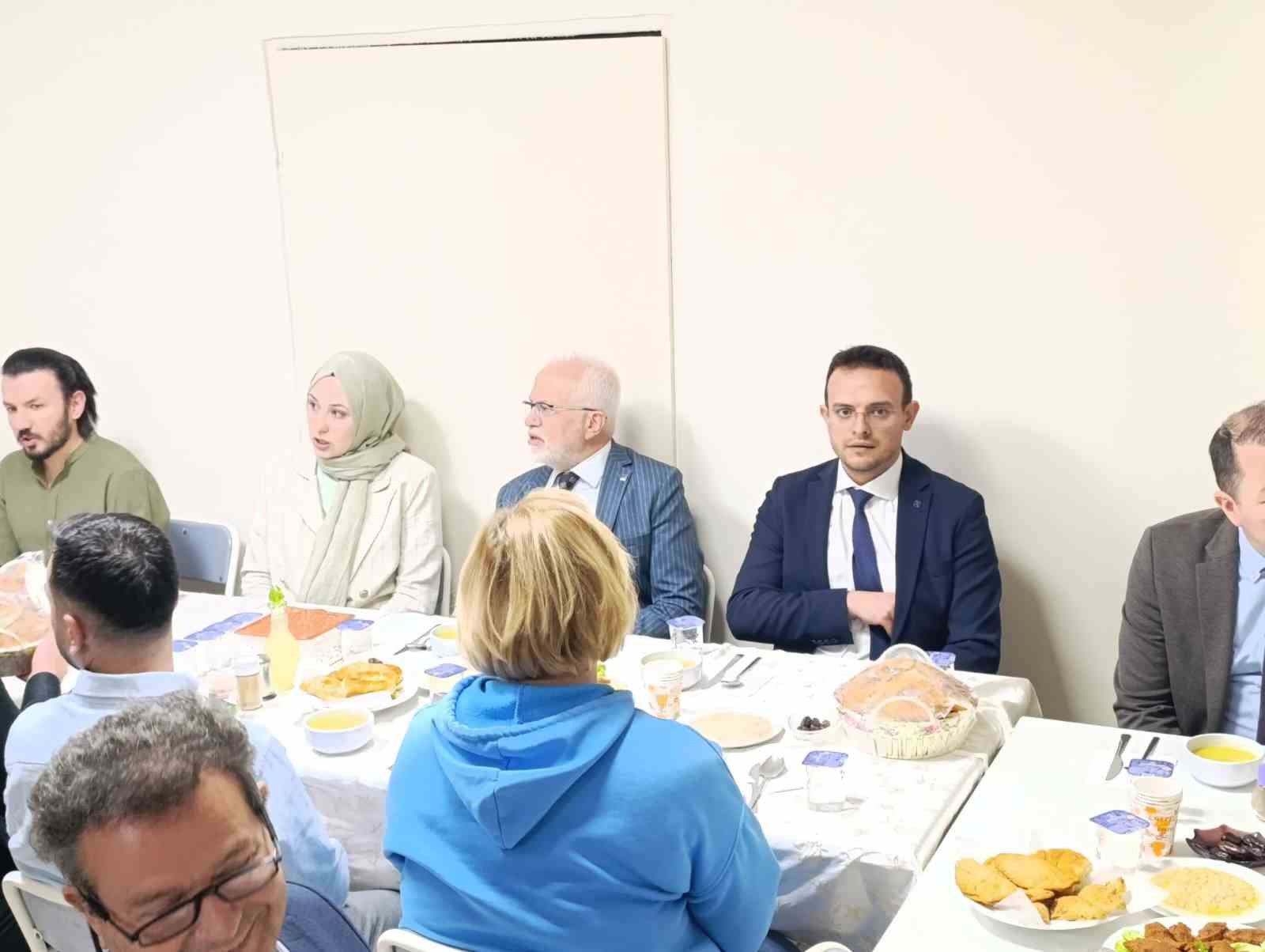 il-saglik-muduru-bildirici-hastane-personeliyle-iftar-yapmayi-surduruyor