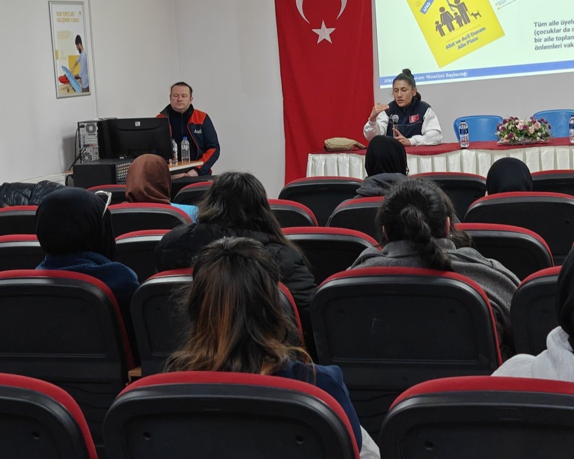 kiz-ogrenci-yurdunda-afet-bilinci-ve-yangin-farkindalik-egitimi-verildi