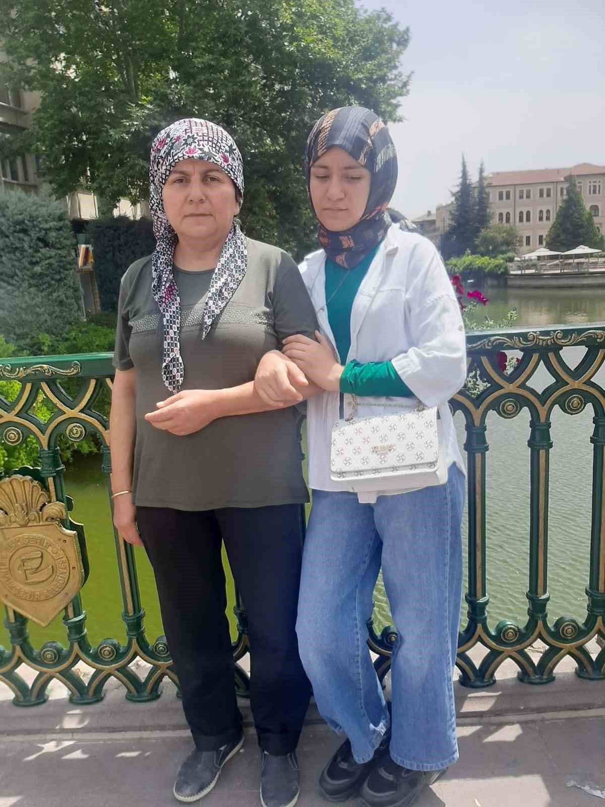 okula-gidiyorum-deyip-evden-cikan-ve-arkadasiyla-kayiplara-karisan-14-yasindaki-kizdan-haber-alinamiyor