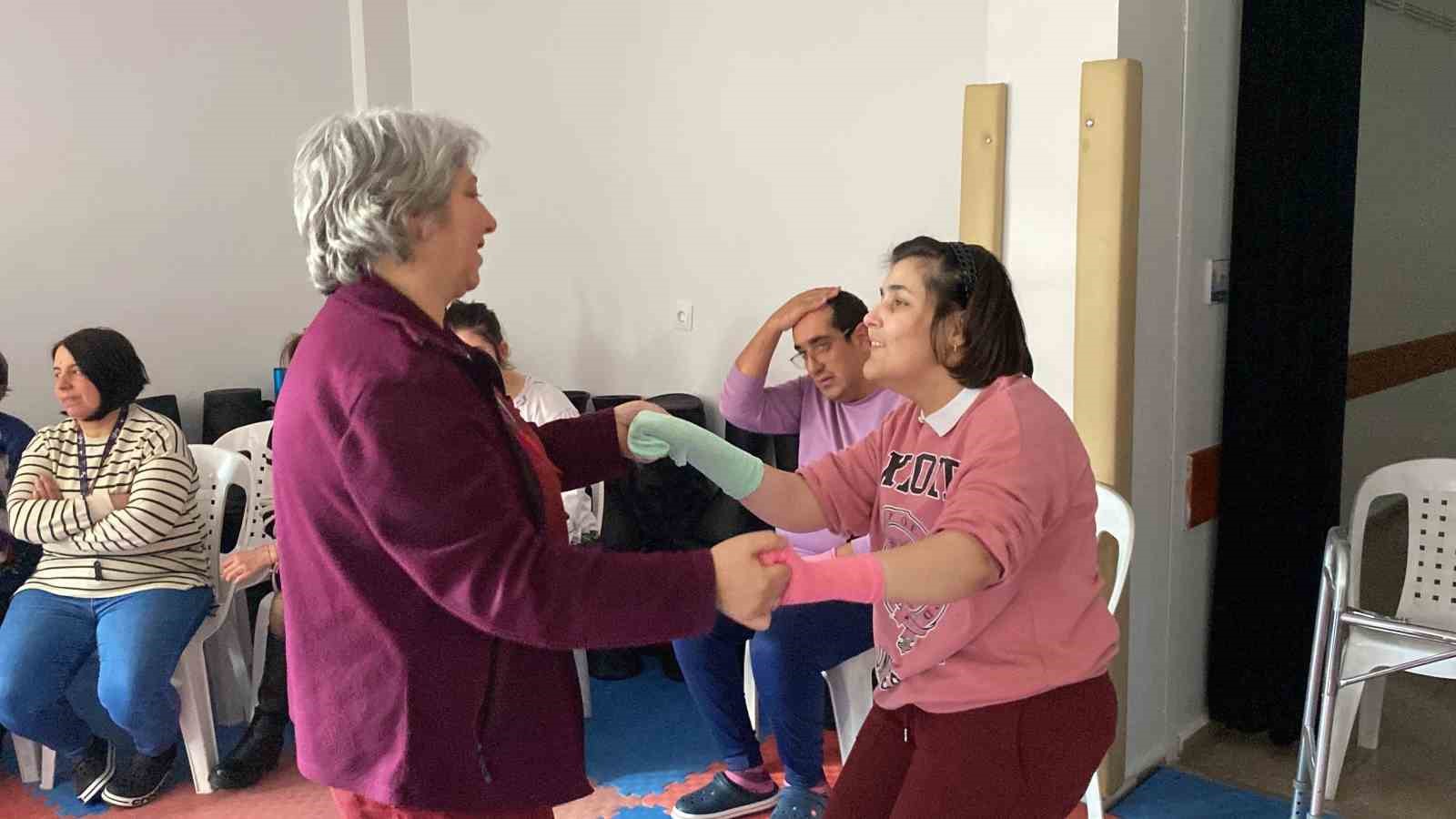 ozel-bireylere-farkindalik-atolyesi