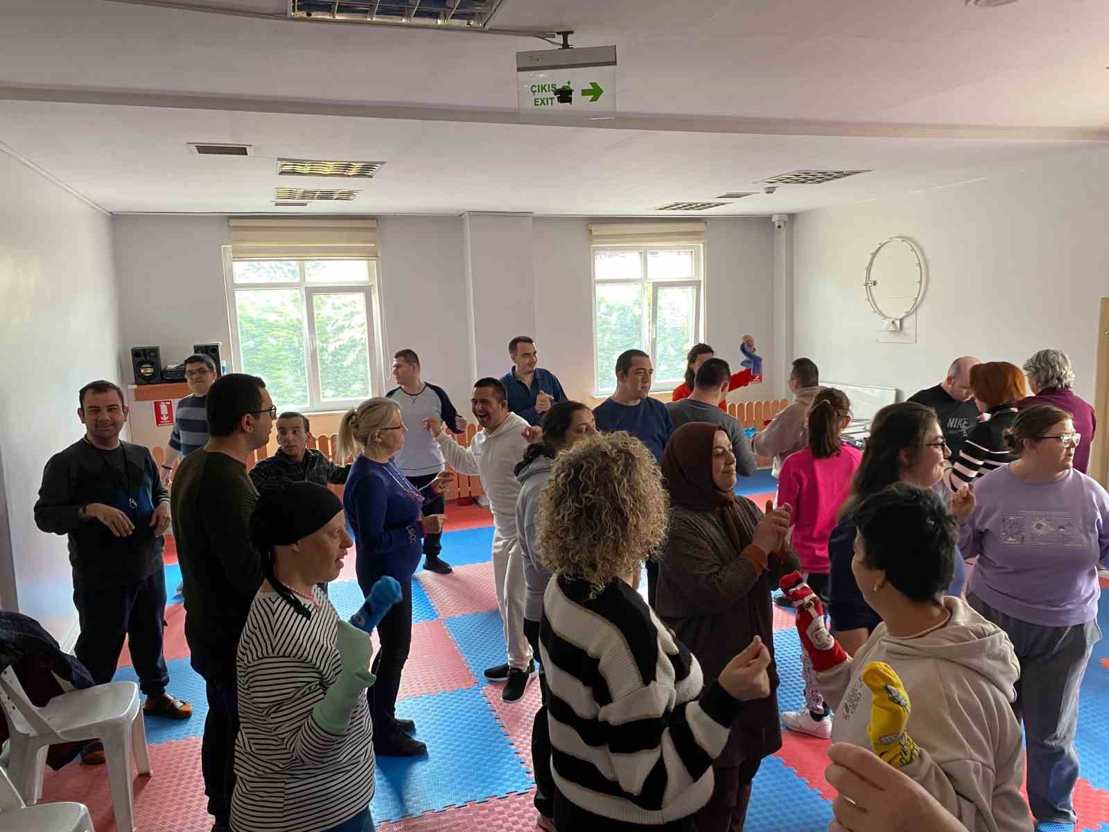 ozel-bireylere-farkindalik-atolyesi