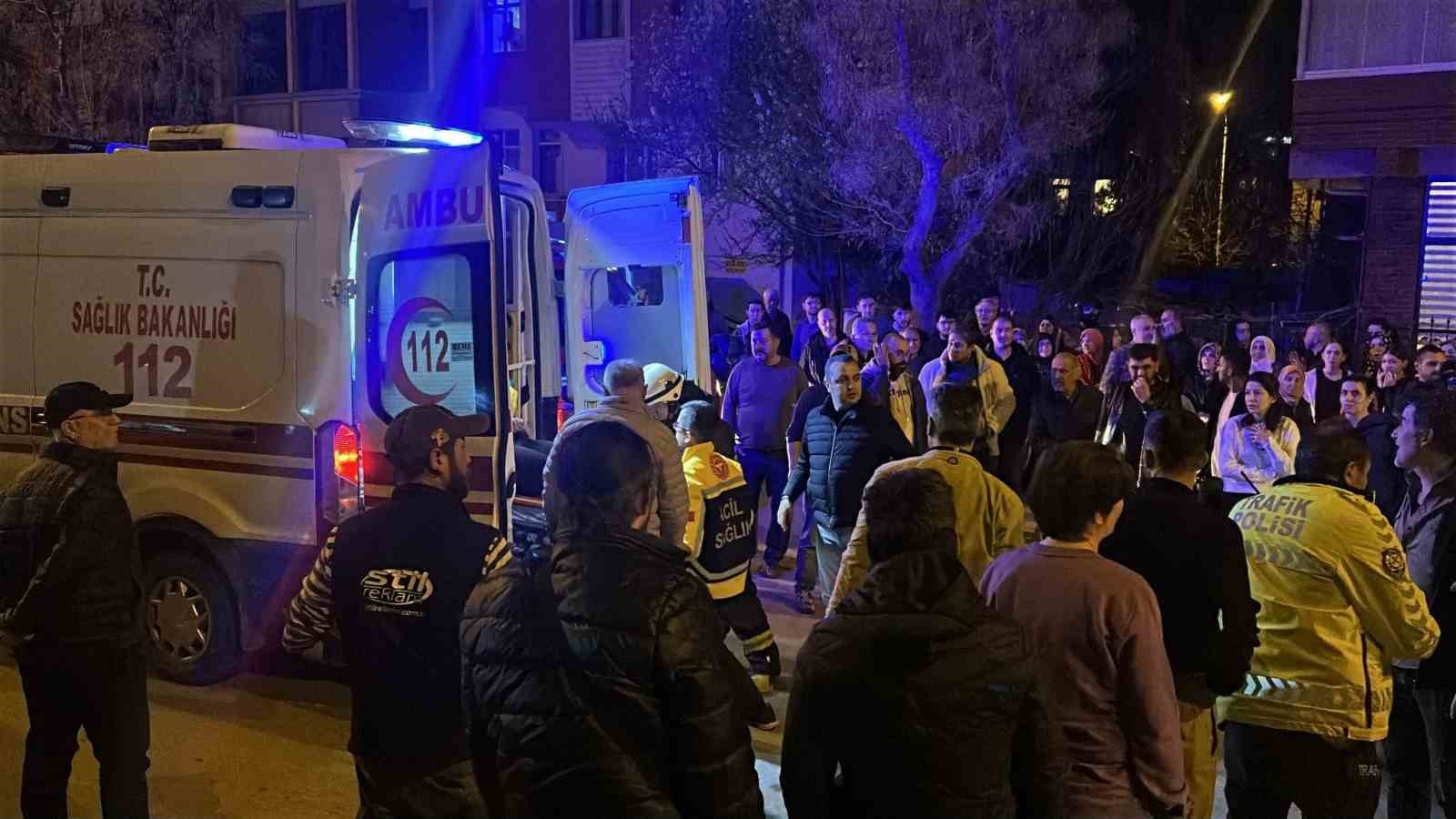 surcusunun-direksiyon-hakimiyetini-kaybettigi-otomobil-yan-yatti