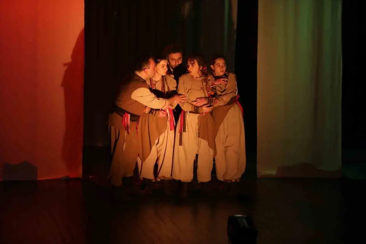 odunpazari-belediye-tiyatrosundan-nisan-ayina-ozel-program