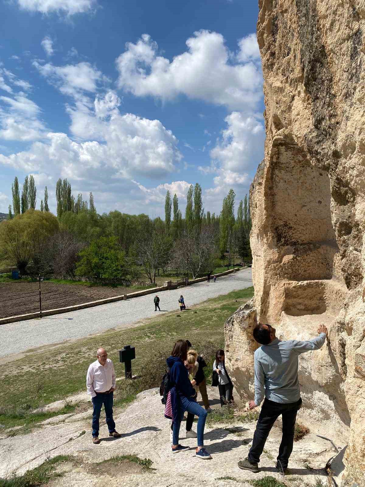 akademisyenler-frig-vadisini-gezdi