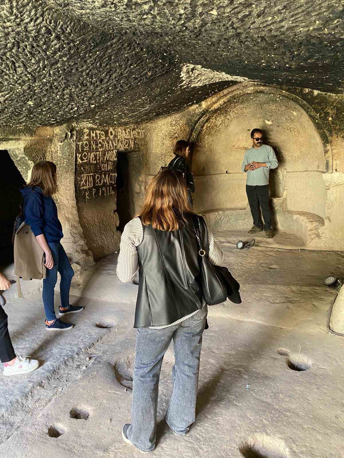 akademisyenler-frig-vadisini-gezdi