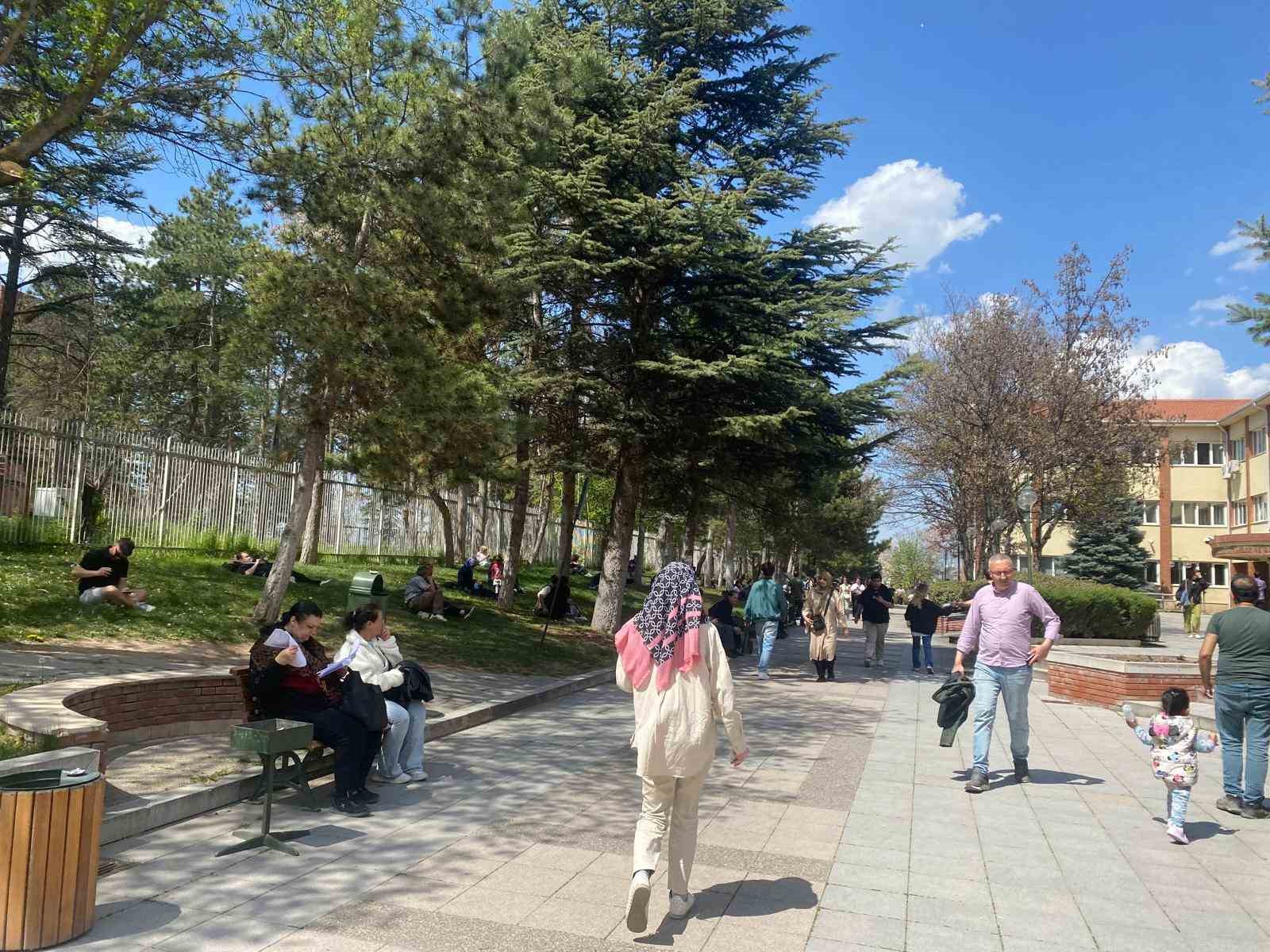 anadolu-universitesi-acikogretim-fakultesi-sinavlari-basladi