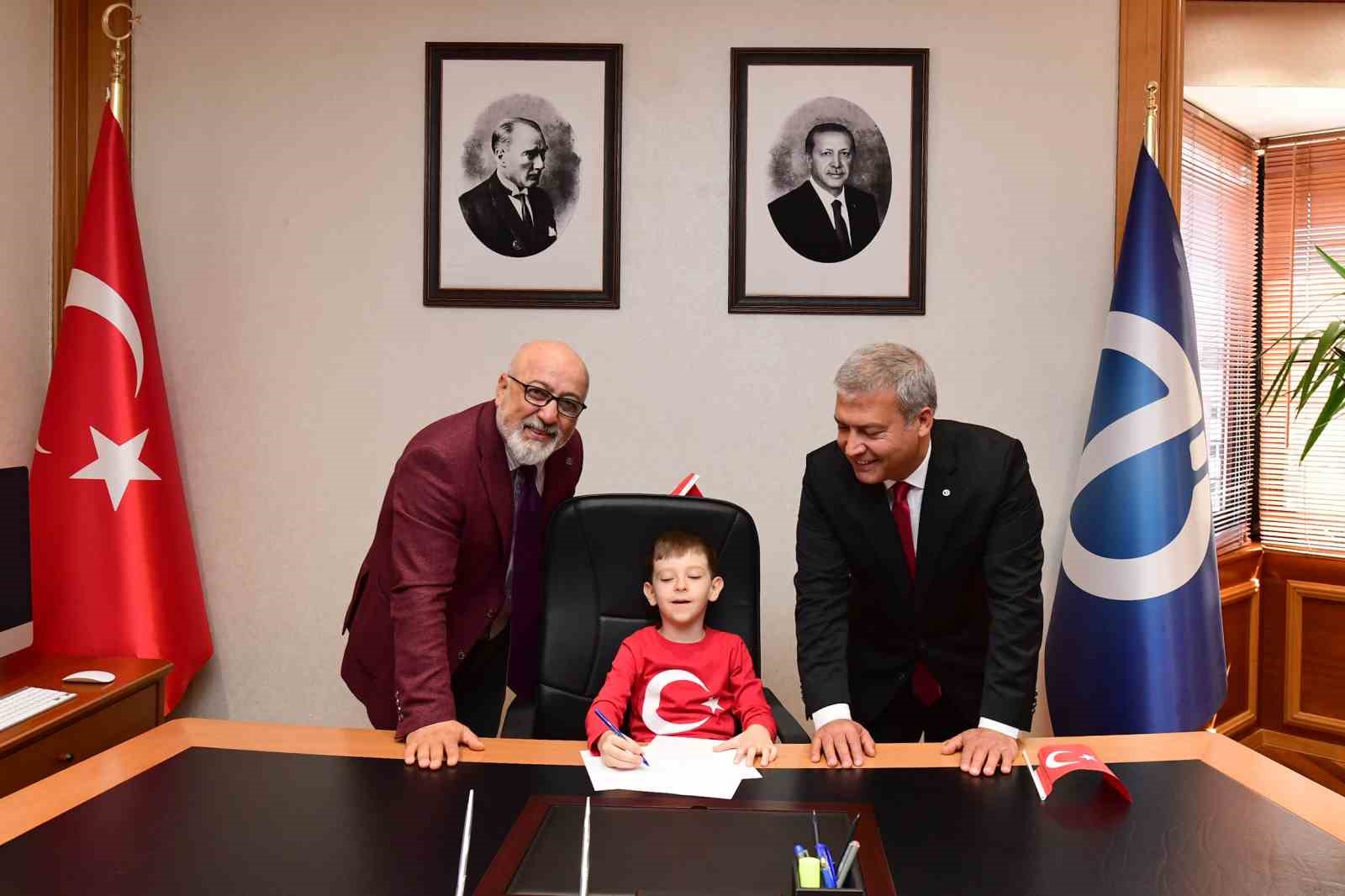 anadolu-universitesinde-minikler-23-nisani-coskuyla-kutladi