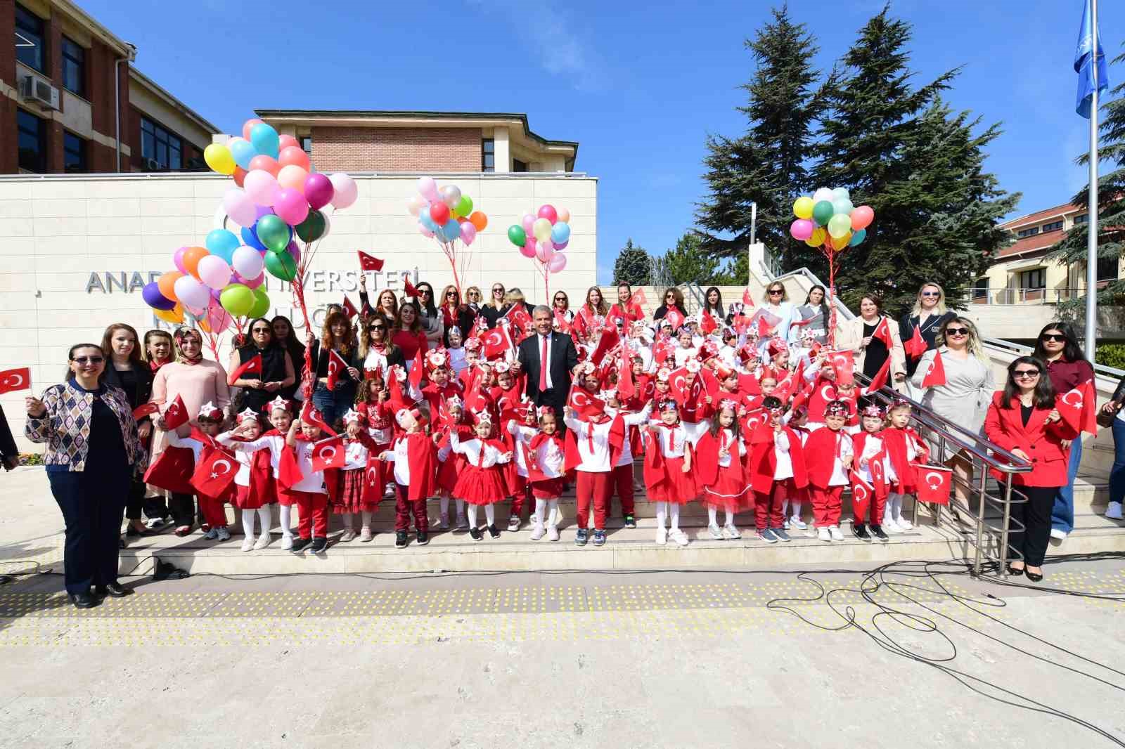 anadolu-universitesinde-minikler-23-nisani-coskuyla-kutladi