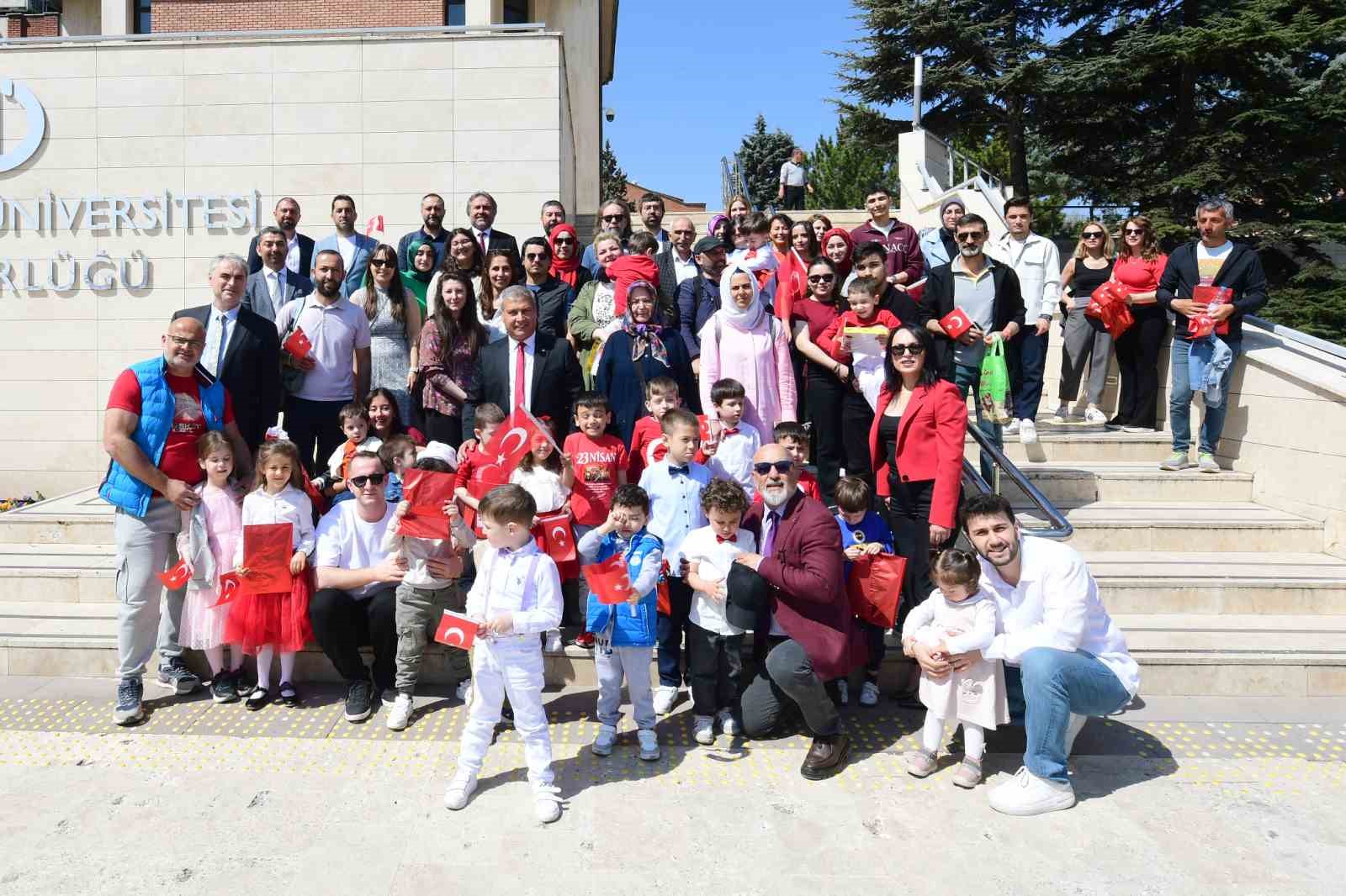 anadolu-universitesinde-minikler-23-nisani-coskuyla-kutladi