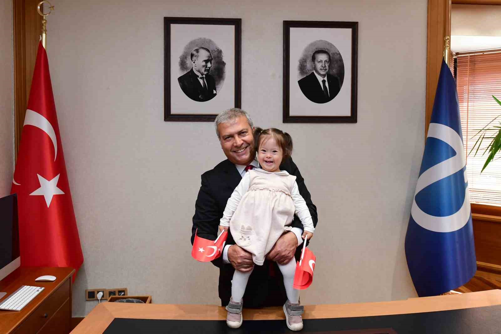 anadolu-universitesinde-minikler-23-nisani-coskuyla-kutladi