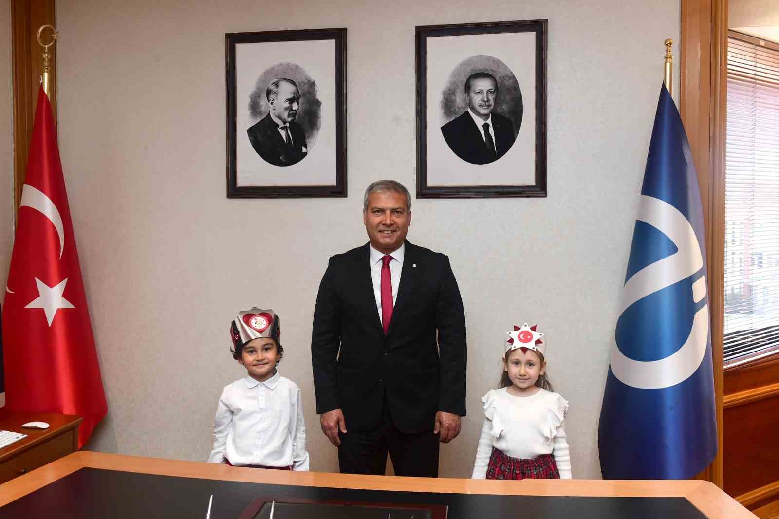 anadolu-universitesinde-minikler-23-nisani-coskuyla-kutladi