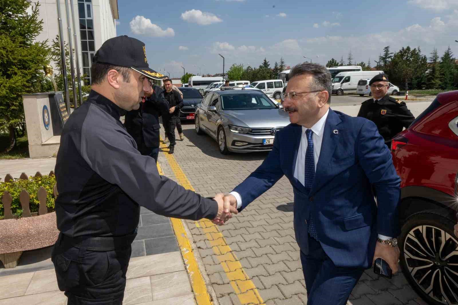 babasi-vefat-eden-il-emniyet-muduru-yilmaza-taziye-ziyareti