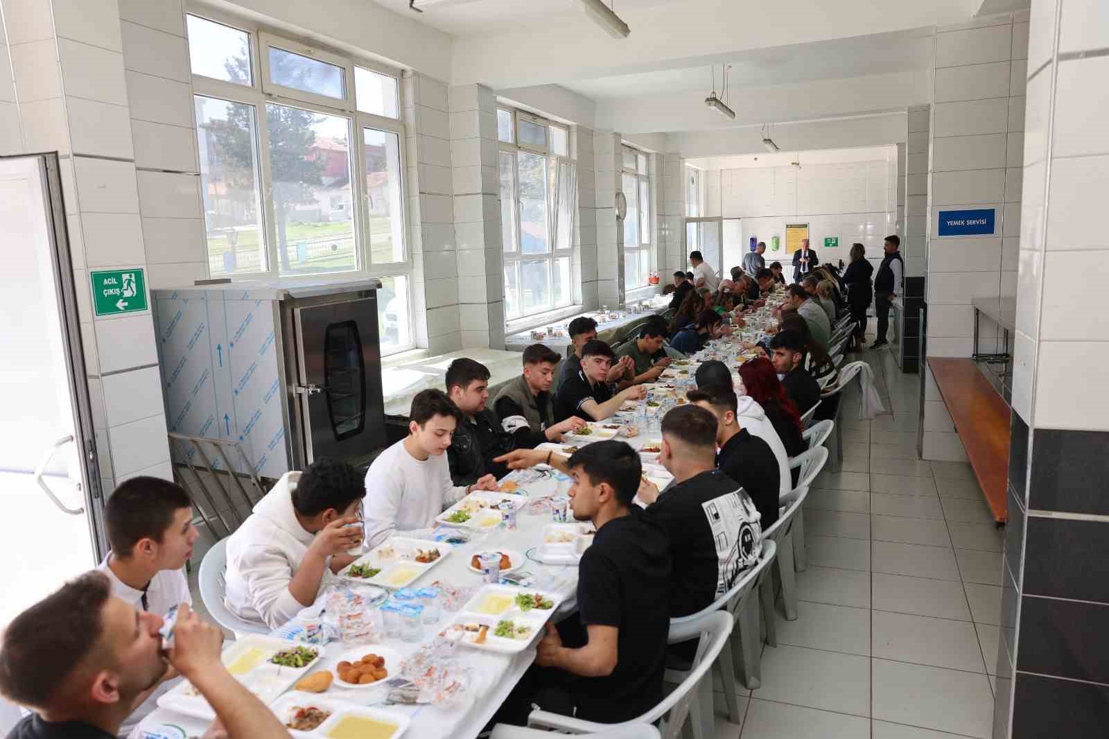 baskan-kazim-kurttan-asevi-ziyareti-zor-zamanlarda-dayanisma-en-buyuk-gucumuz