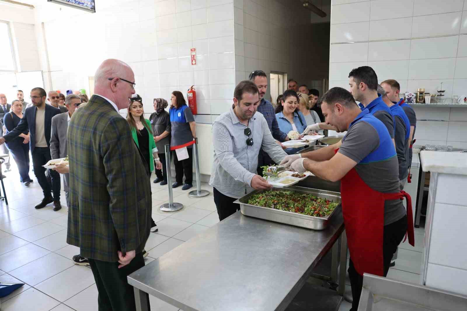 baskan-kazim-kurttan-asevi-ziyareti-zor-zamanlarda-dayanisma-en-buyuk-gucumuz