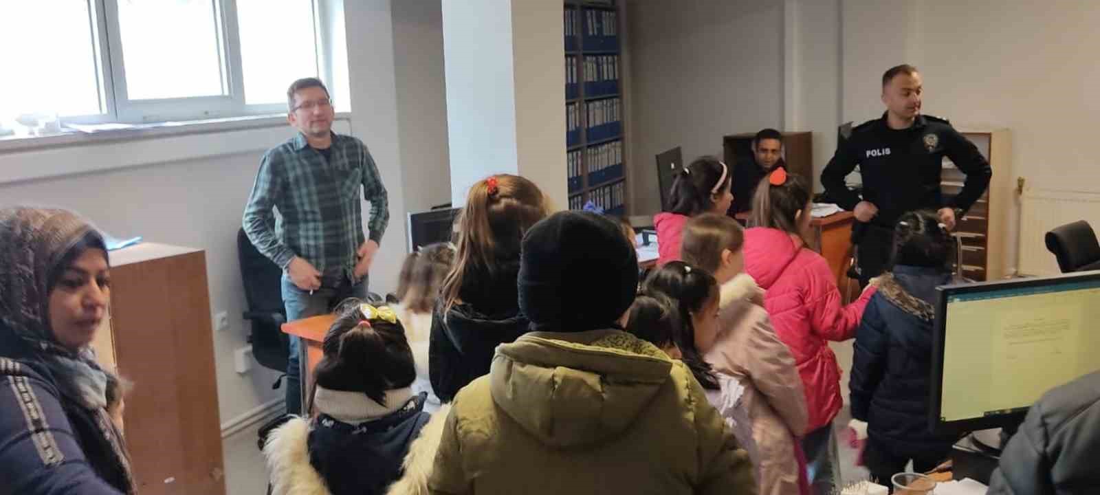 cocuklar-polis-haftasinda-karakolu-ziyaret-etti