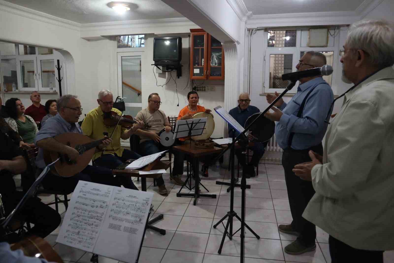 emekli-astsubaylardan-turk-sanat-muzigine-destek